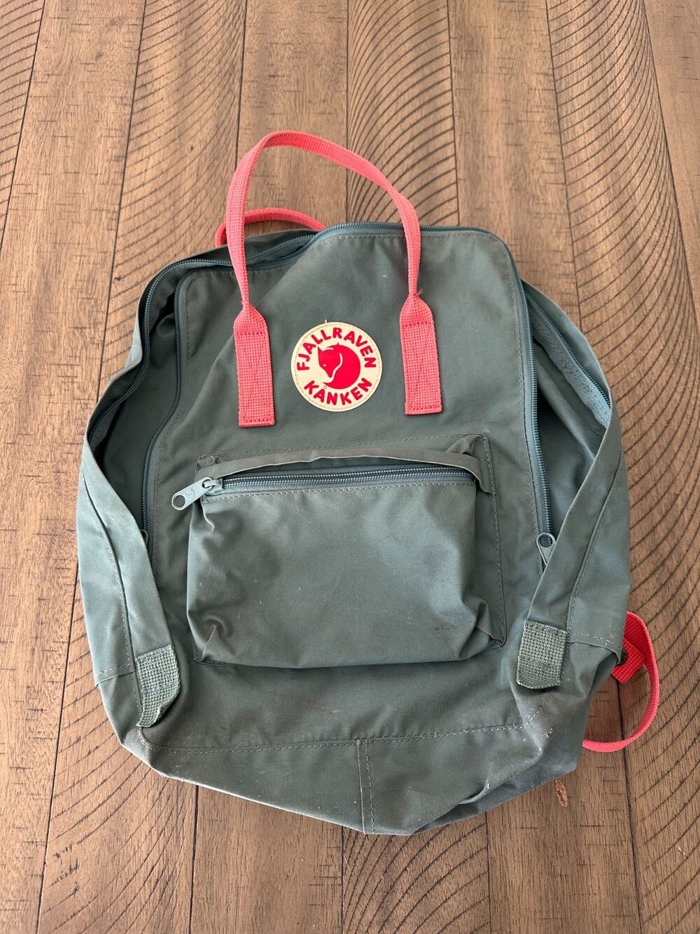 Fjällräven Kånken Classic Backpack Green / Pink Pre-Owned